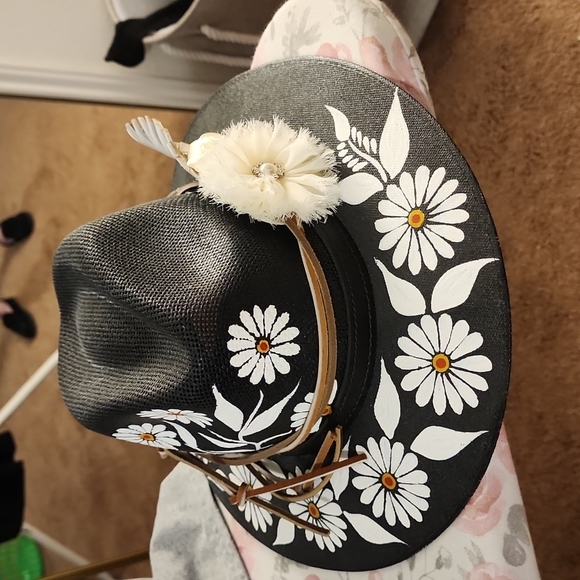 Ladies cowboy hat. - Picture 1 of 2